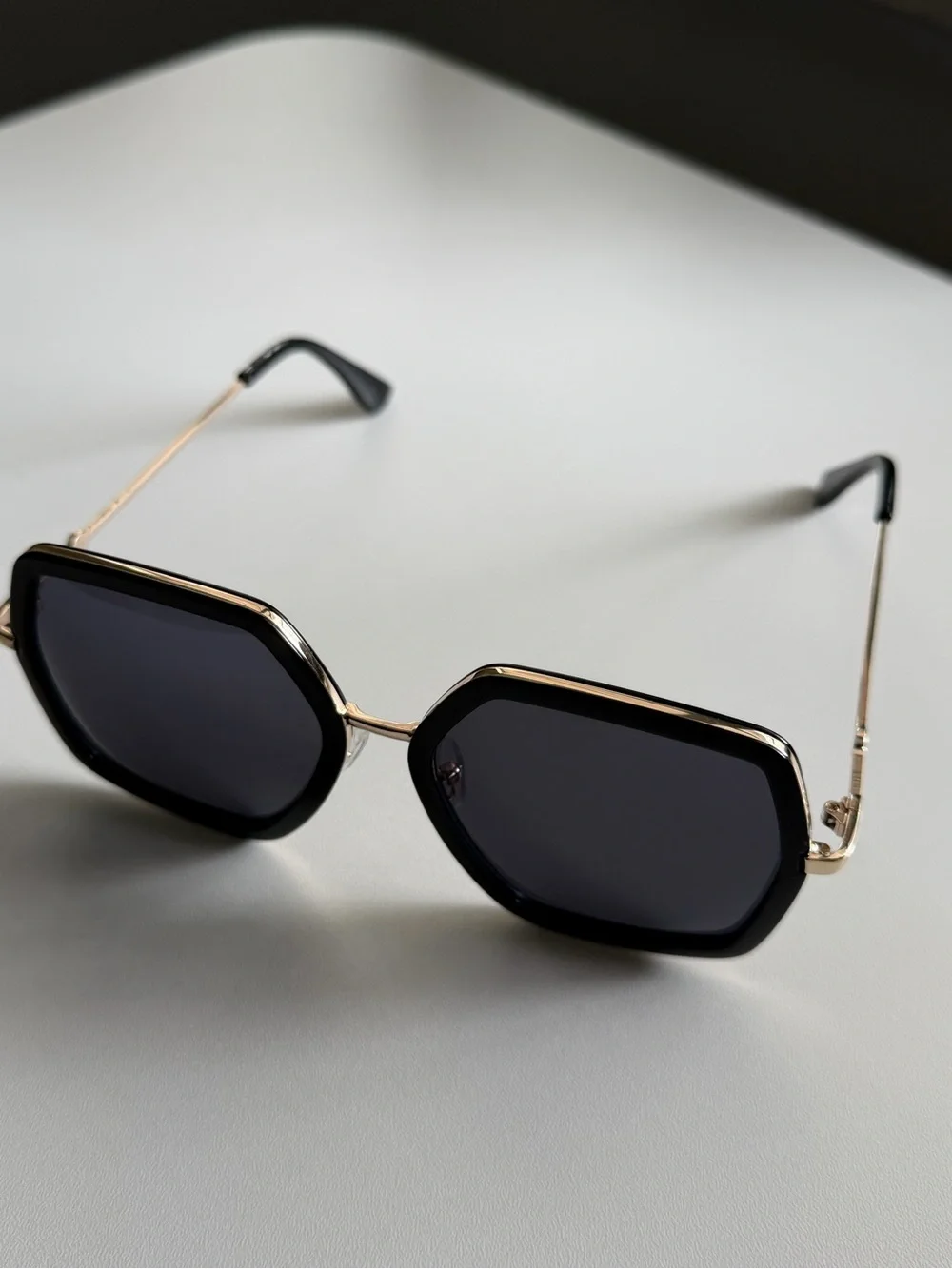 LUX GOLD & BLACK FASHION SUNGLASSES